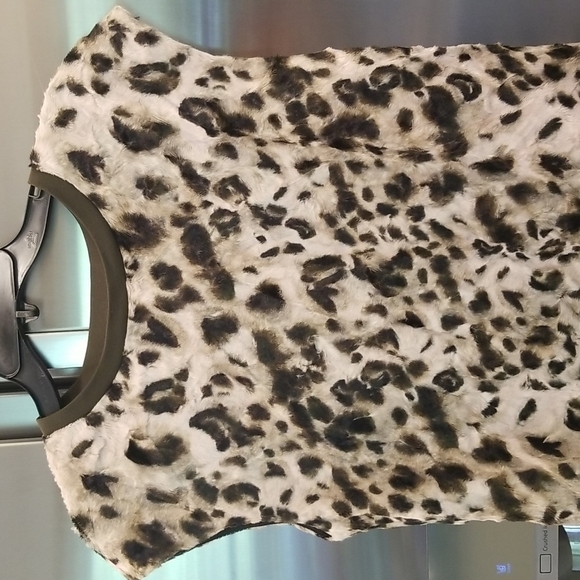 💕TRINA TURK💕 Joyful Top ~ Faux Fur Sleeveless Tank Top Animal Print NWT - Picture 3 of 9